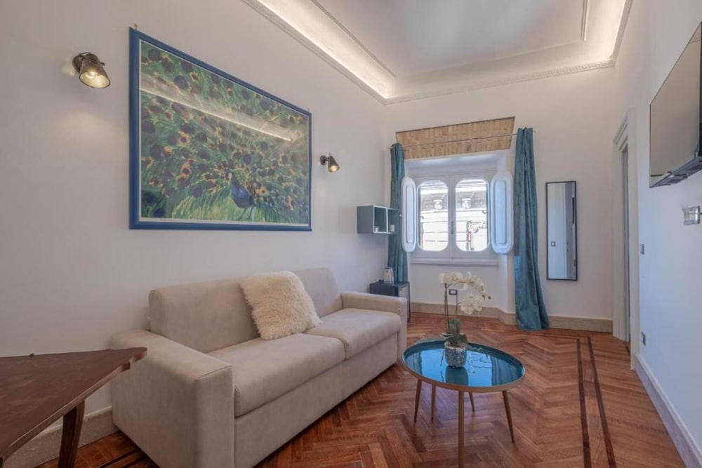Navona Queen 24