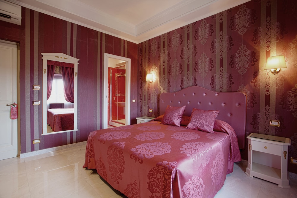Navona Queen 17