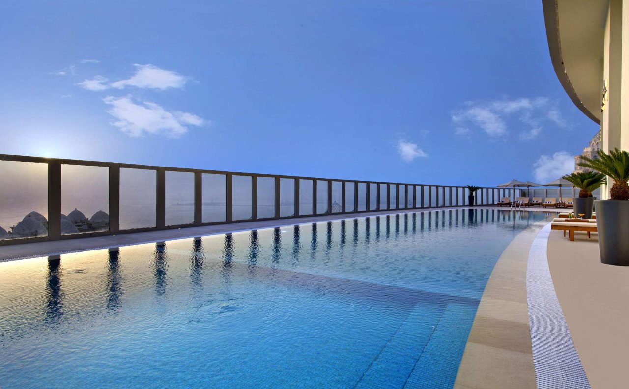 The Curve Hotel 14