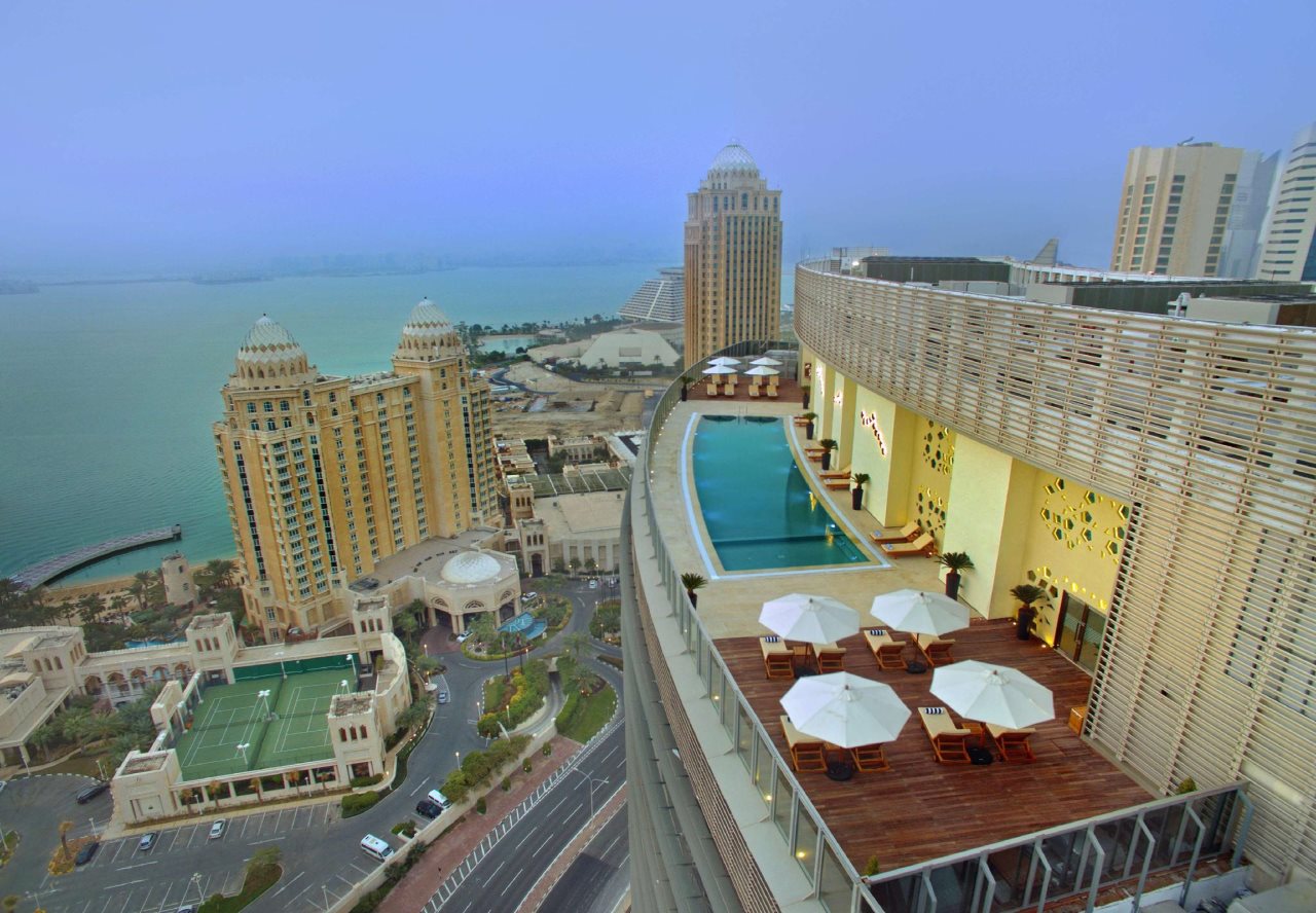 The Curve Hotel 15