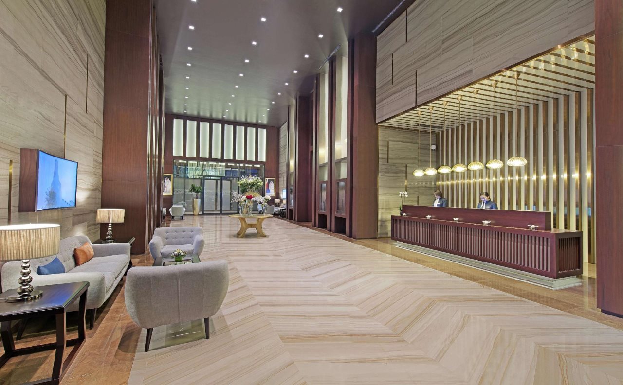 The Curve Hotel 9