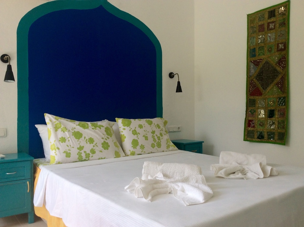 Sunset Boutique Hotel & Apartments 7
