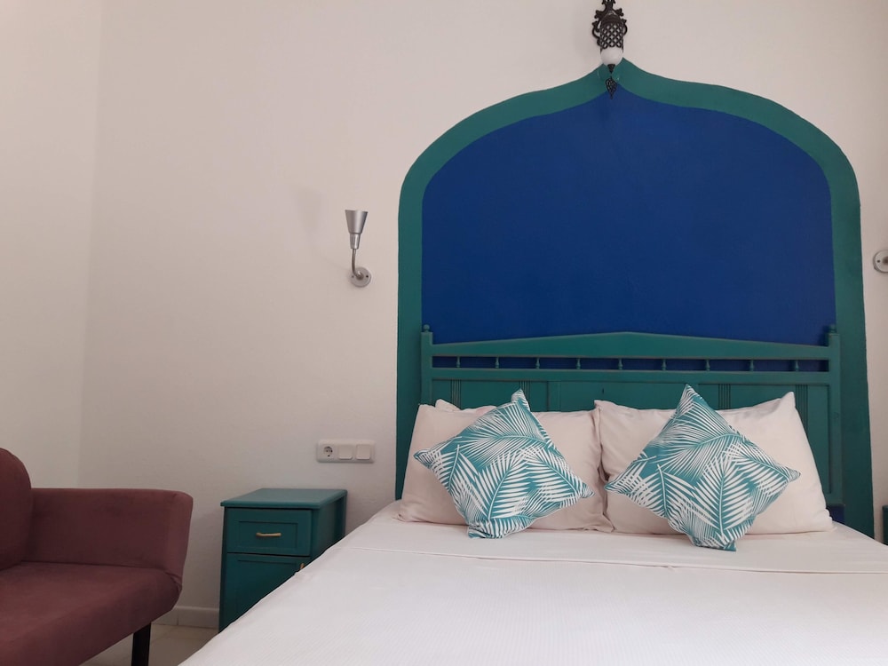 Sunset Boutique Hotel & Apartments 23