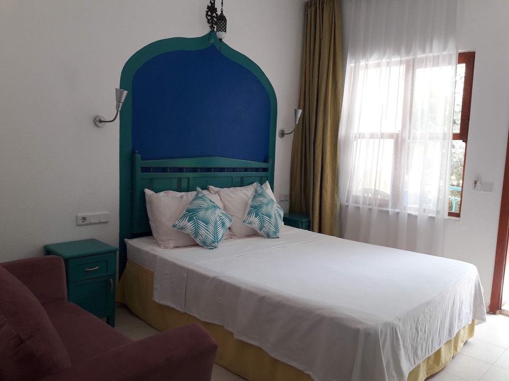 Sunset Boutique Hotel & Apartments 22