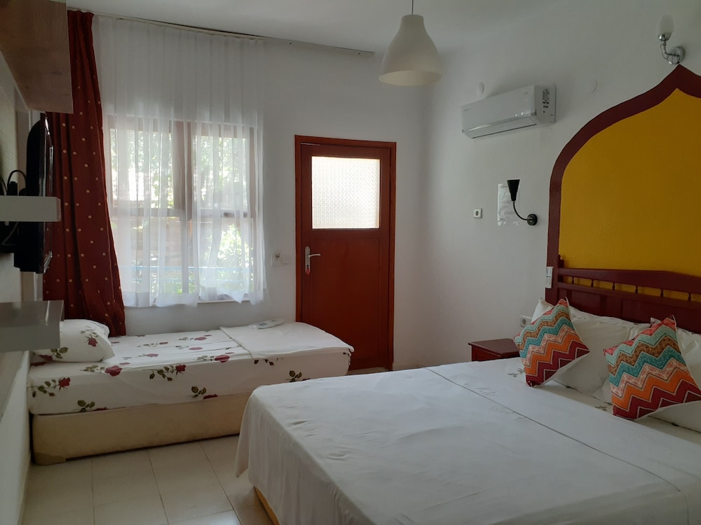 Sunset Boutique Hotel & Apartments 18
