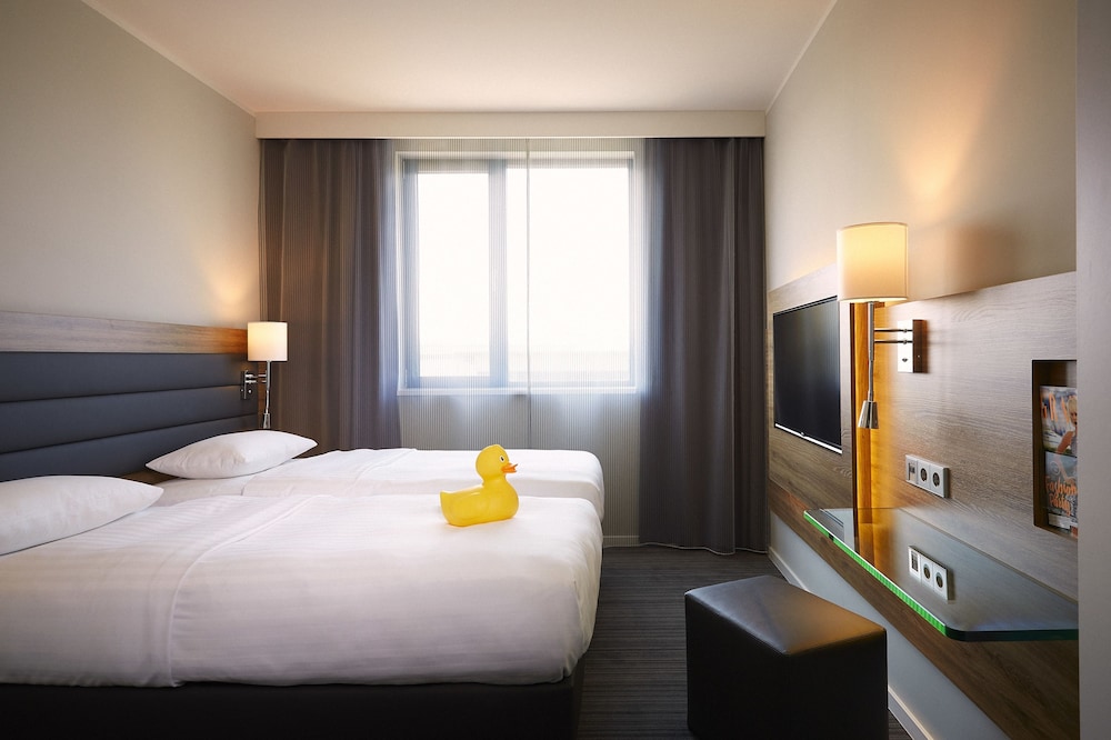 Moxy Frankfurt Airport 8