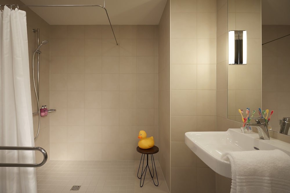 Moxy Frankfurt Airport 24