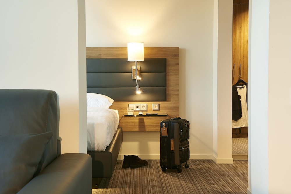 Moxy Frankfurt Airport 12