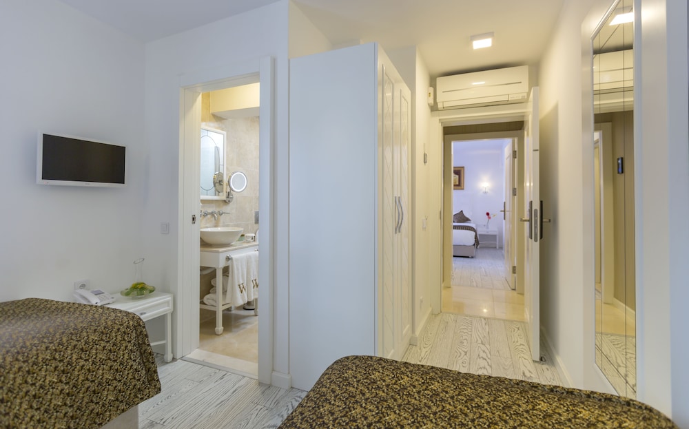 Wise Hotel & Spa 10