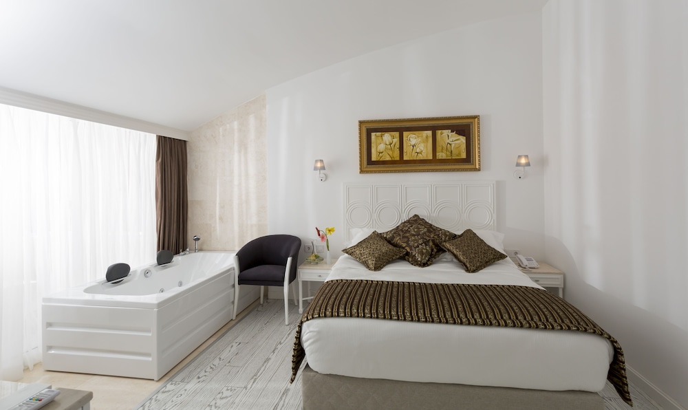 Wise Hotel & Spa 13
