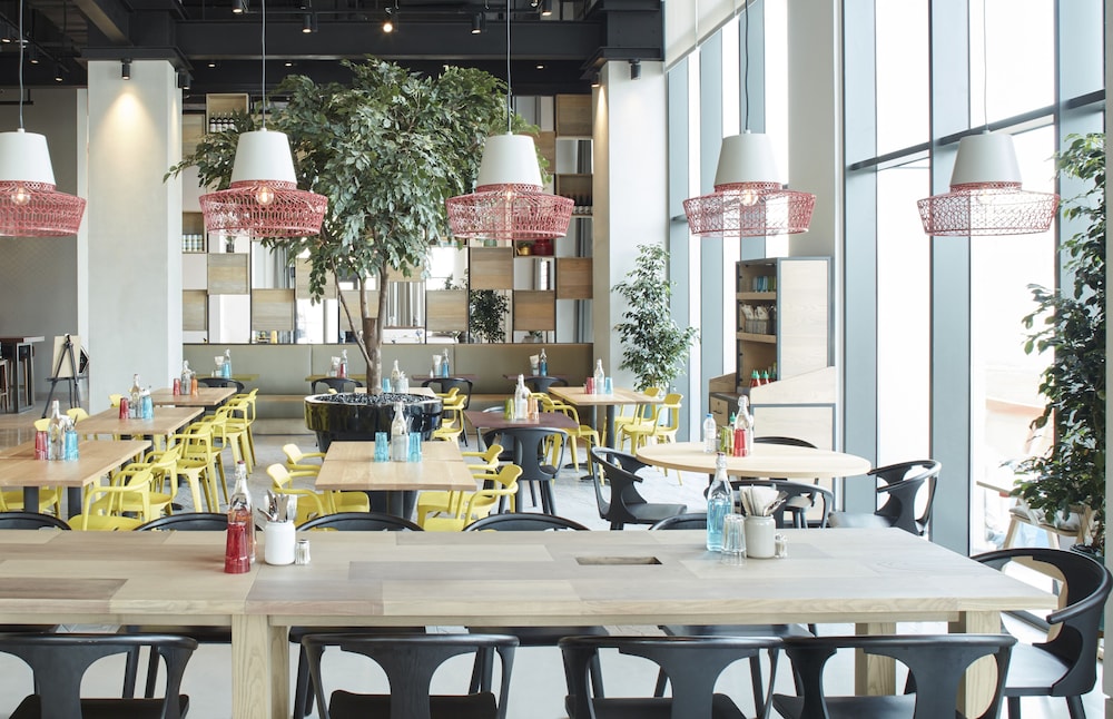 Rove Trade Centre 17