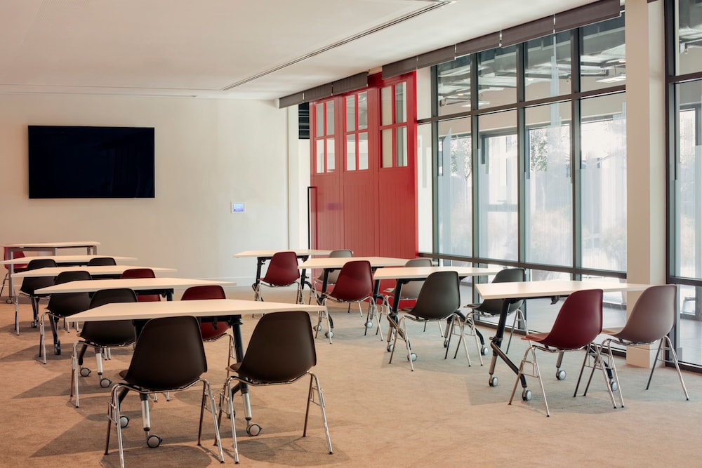 Rove Trade Centre 20