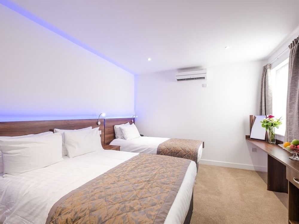Signature Hotel London 5