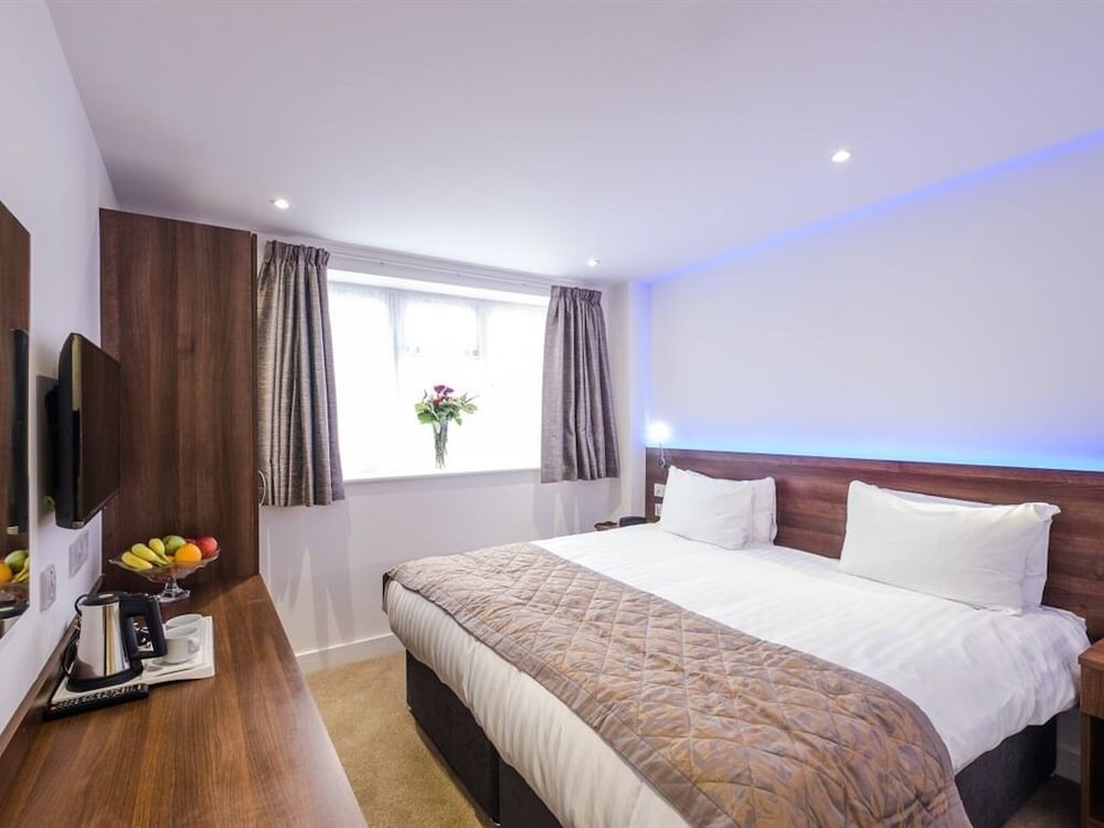 Signature Hotel London 8