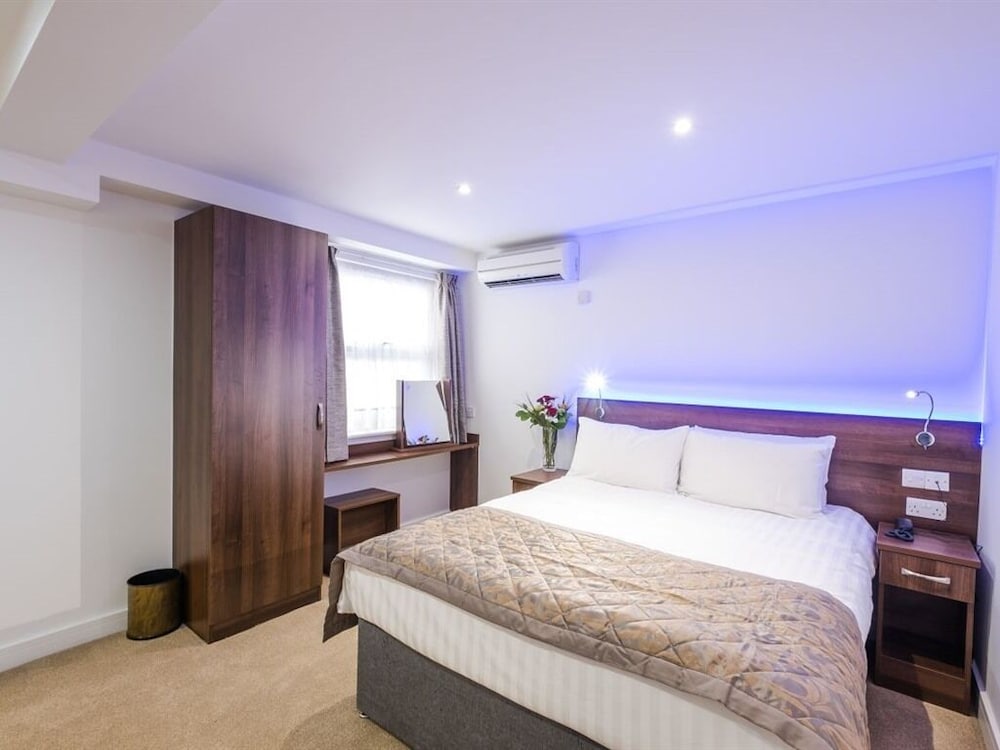 Signature Hotel London 14