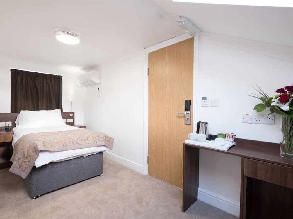 Signature Hotel London 3