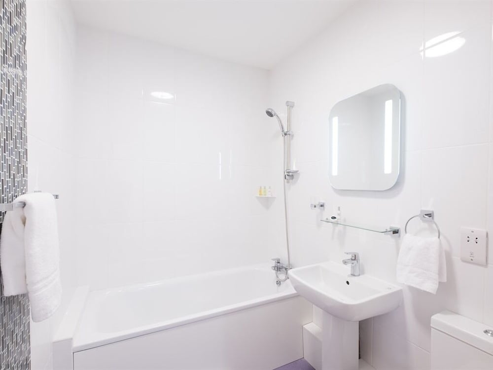 Signature Hotel London 20