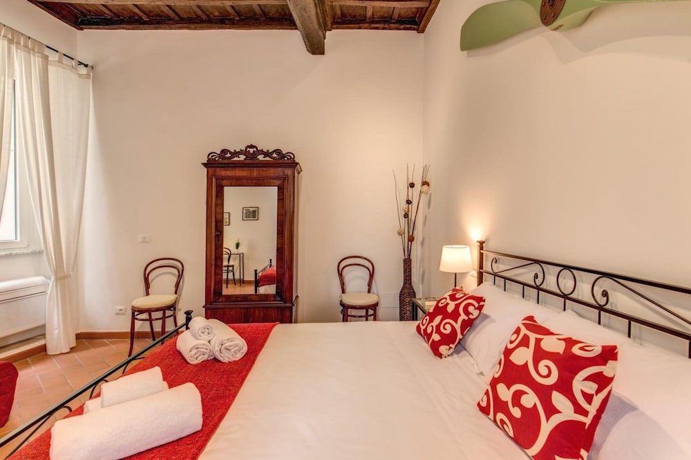 Piccolo Trevi Suites 16
