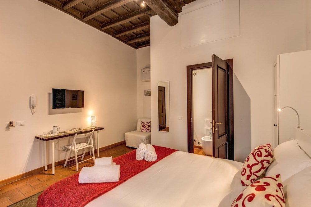 Piccolo Trevi Suites 11
