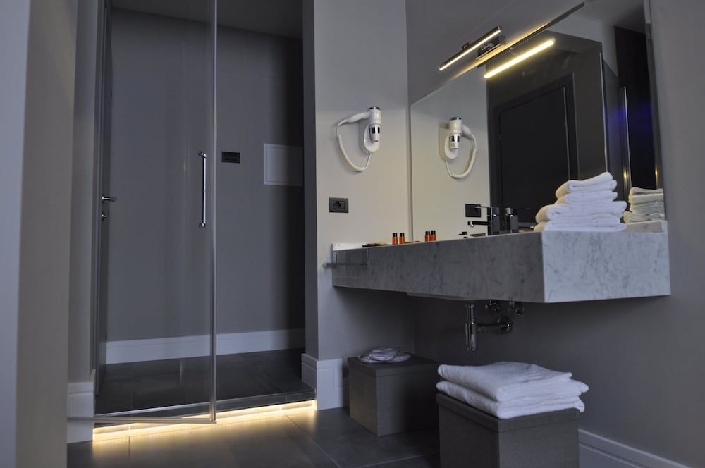 Place 24 Suites & Wellness 17