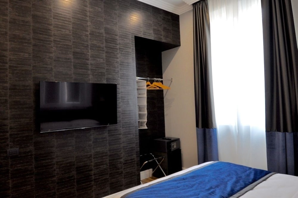 Place 24 Suites & Wellness 13