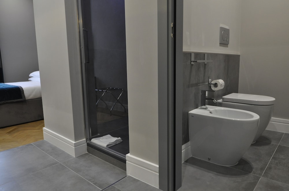 Place 24 Suites & Wellness 18