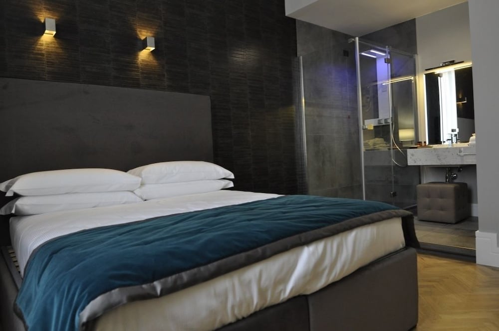 Place 24 Suites & Wellness 6