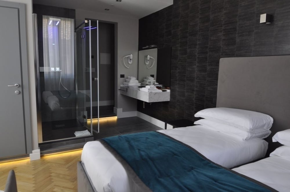 Place 24 Suites & Wellness 4