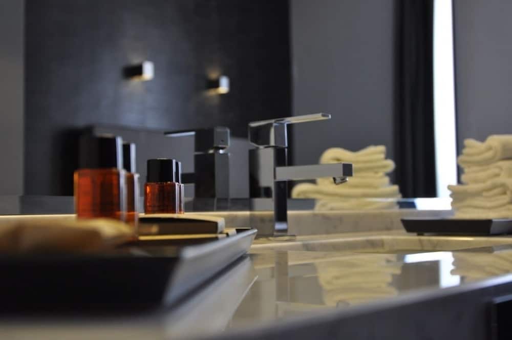 Place 24 Suites & Wellness 22