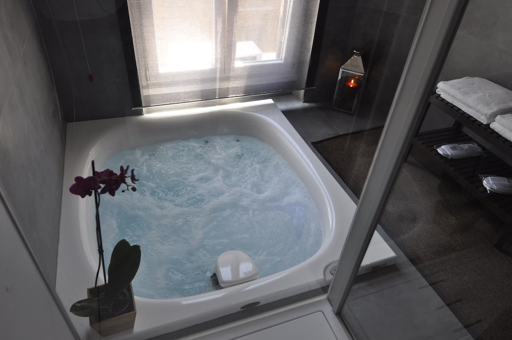 Place 24 Suites & Wellness 24