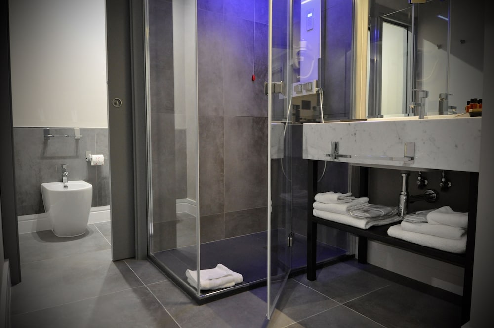 Place 24 Suites & Wellness 19
