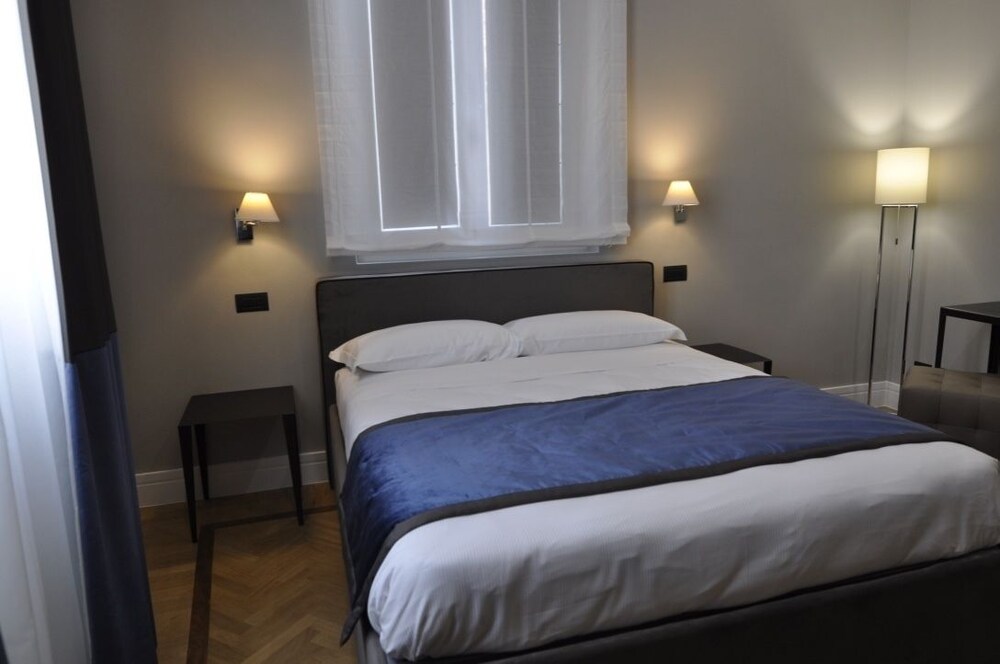 Place 24 Suites & Wellness 11