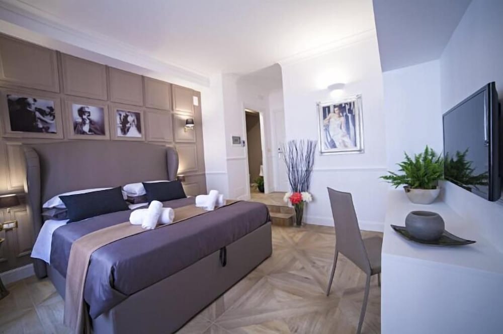 Vatican Luxury Suite 4