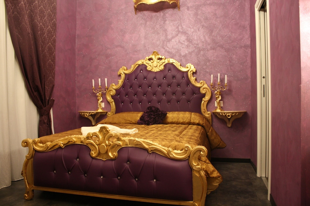 Pope's Suites 10