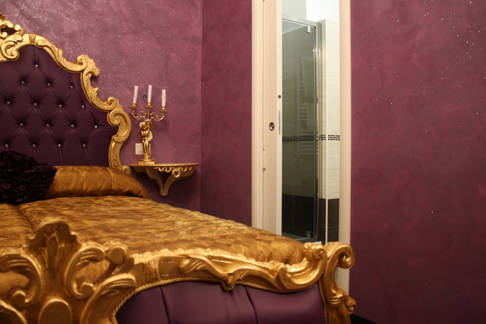 Pope's Suites 14