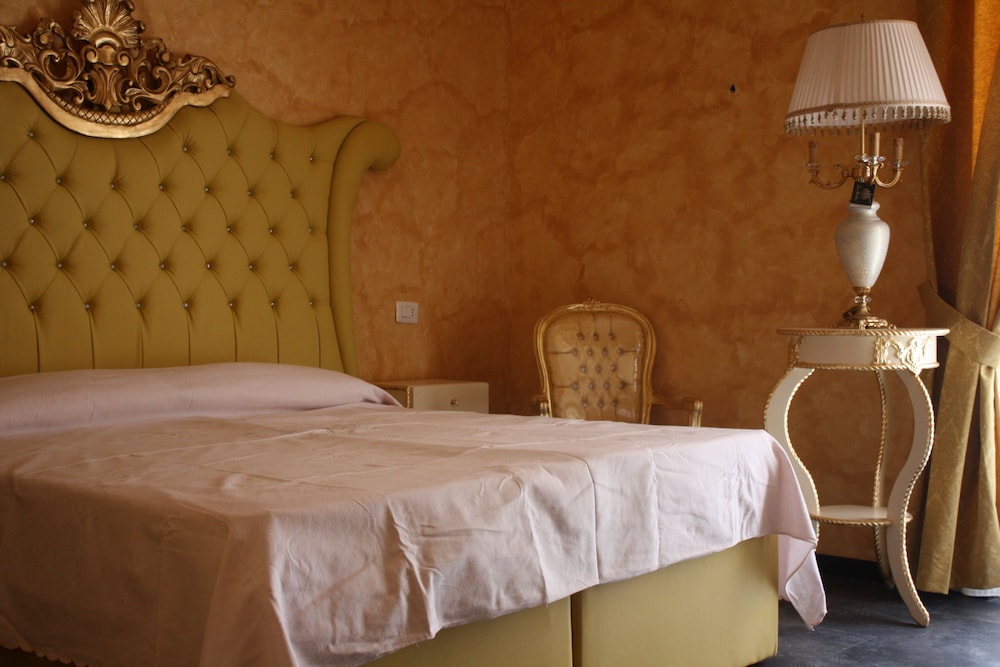 Pope's Suites 9