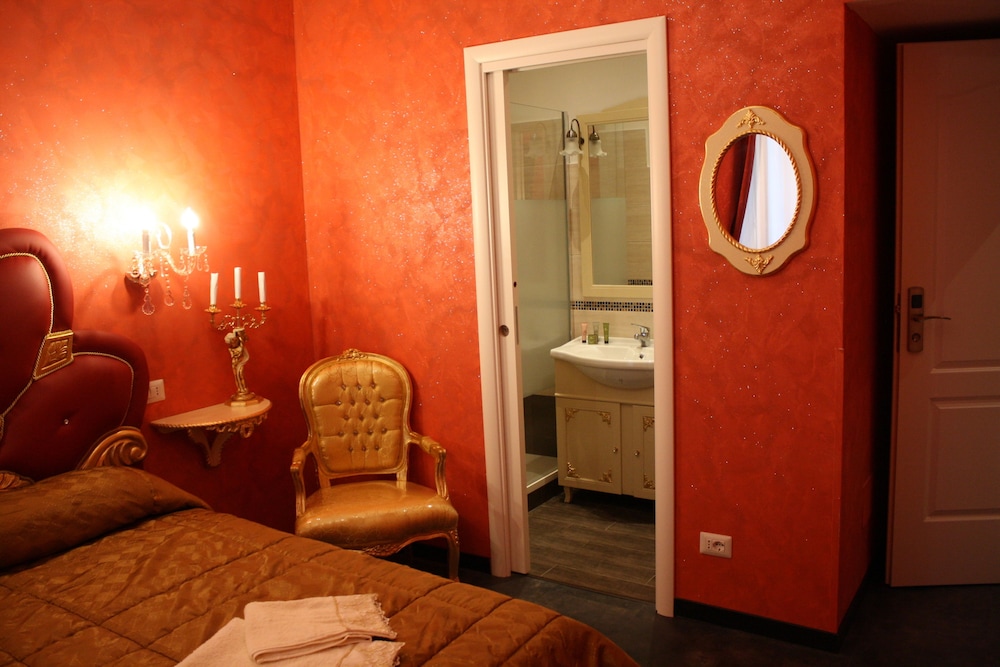 Pope's Suites 24