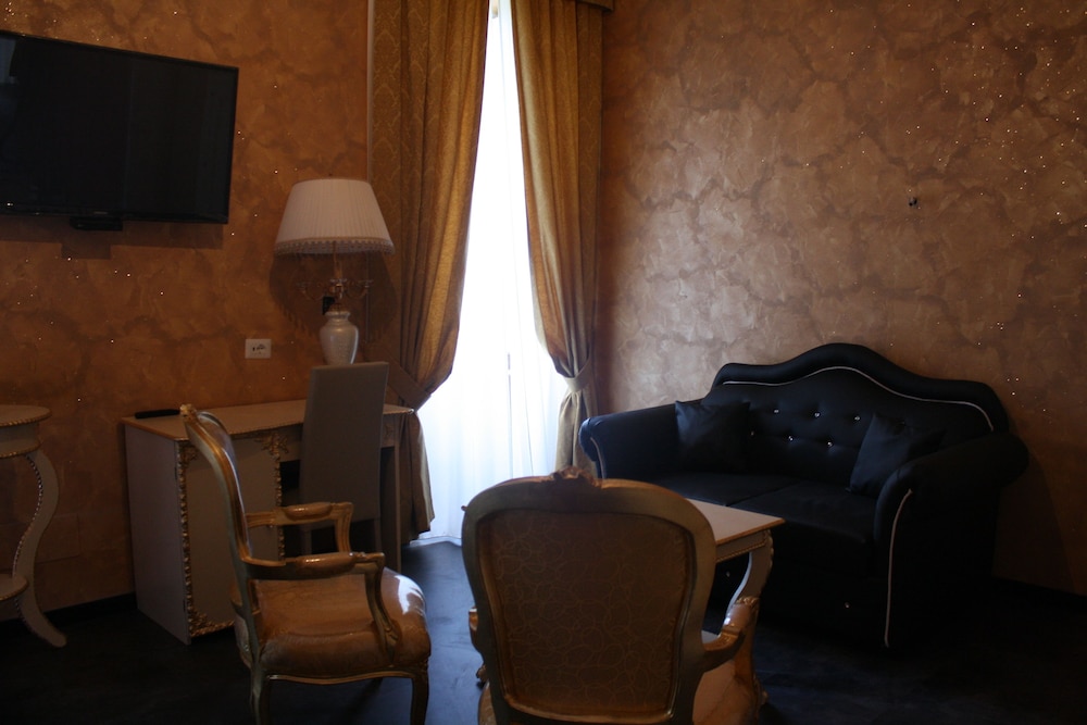 Pope's Suites 7