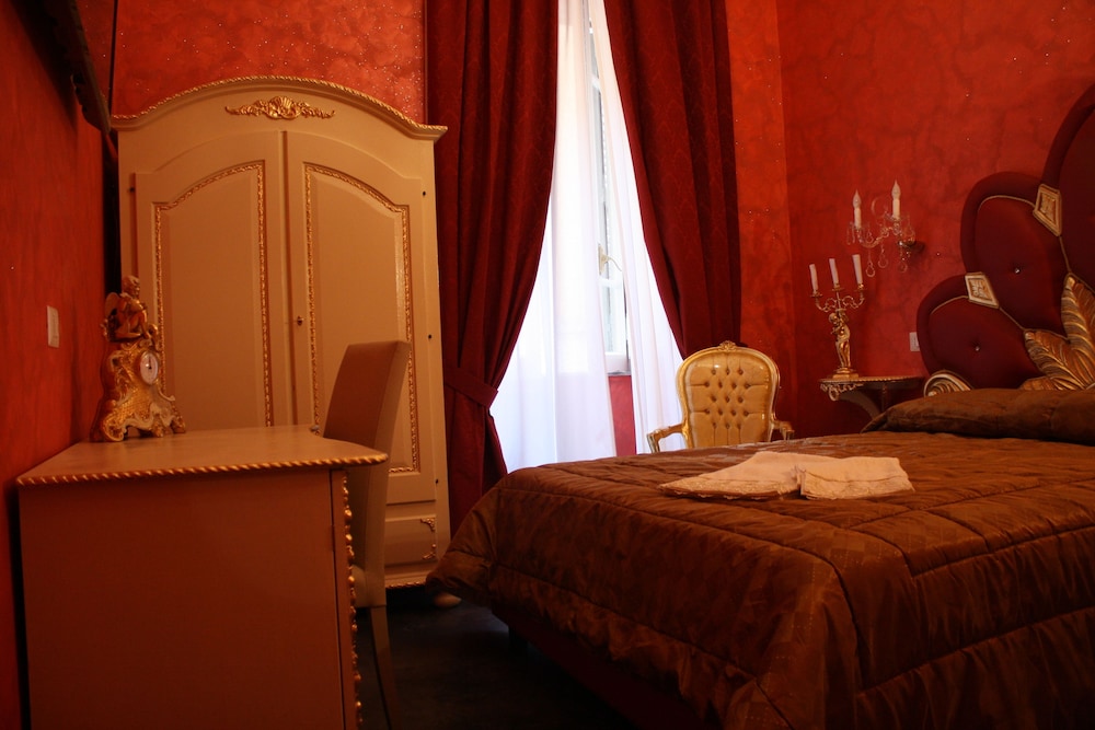 Pope's Suites 22