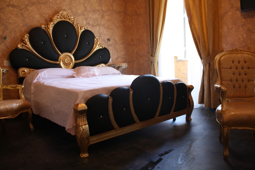 Pope's Suites 5