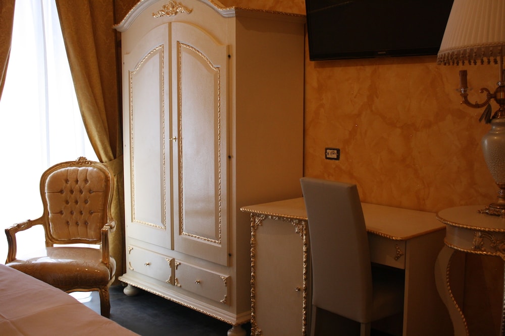 Pope's Suites 3
