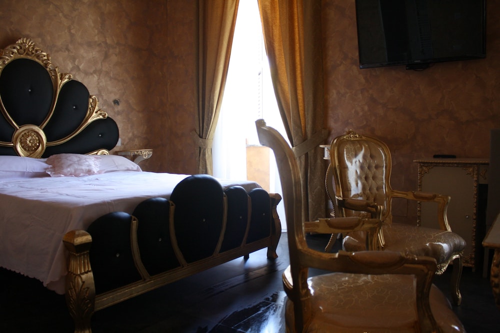 Pope's Suites 6