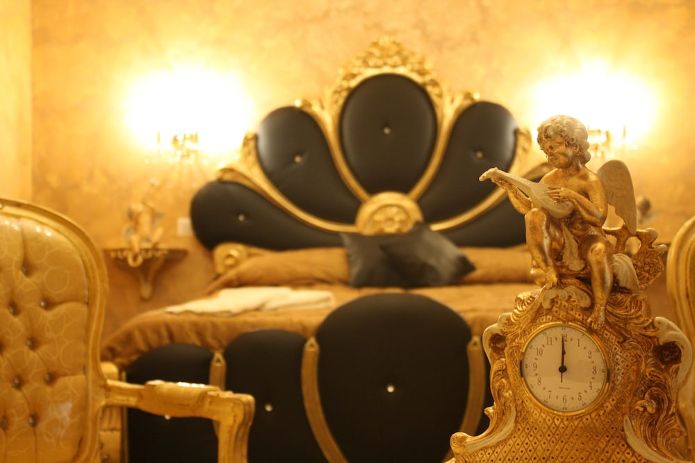 Pope's Suites 19