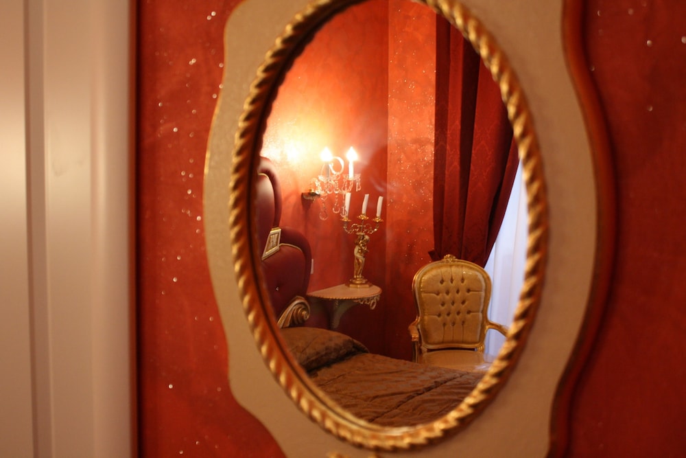 Pope's Suites 23