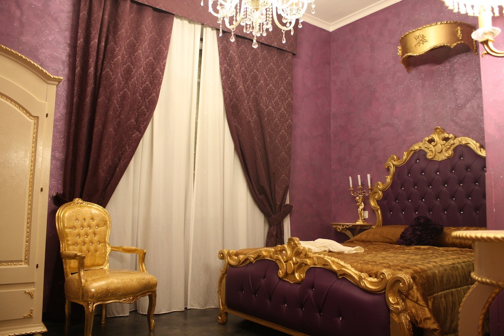 Pope's Suites 13