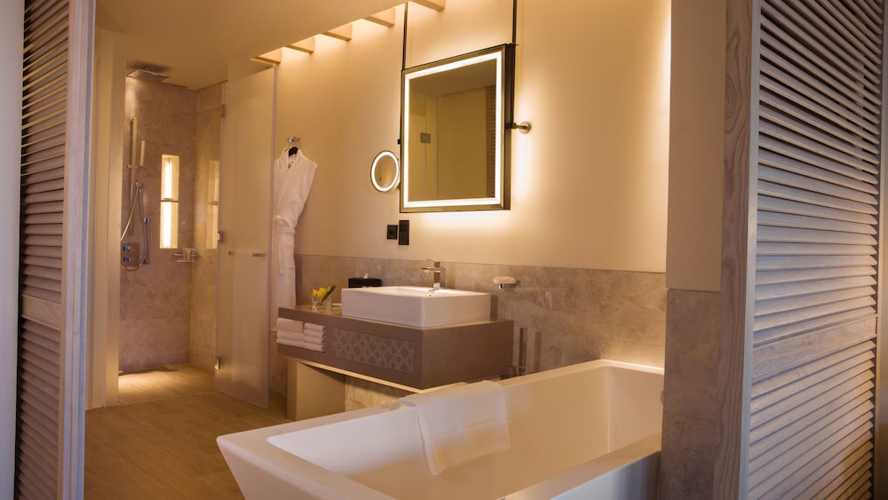 Saadiyat Rotana Resort & Villas 11
