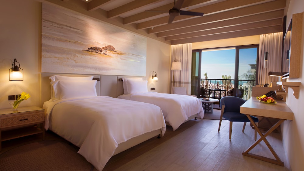 Saadiyat Rotana Resort & Villas 12