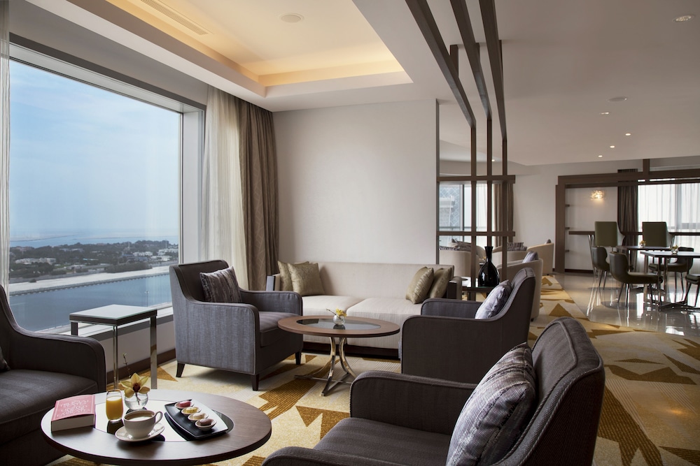 Pearl Rotana Capital Centre 18
