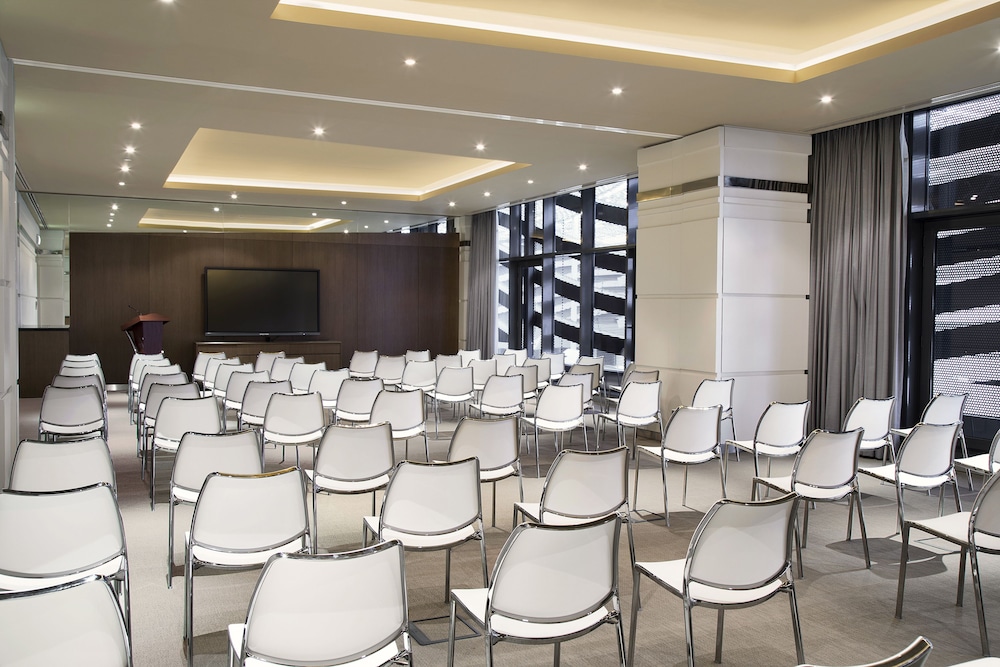 Pearl Rotana Capital Centre 23
