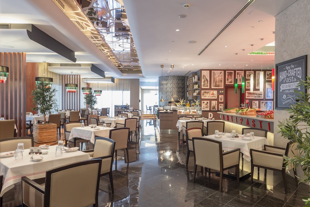 Pearl Rotana Capital Centre 11
